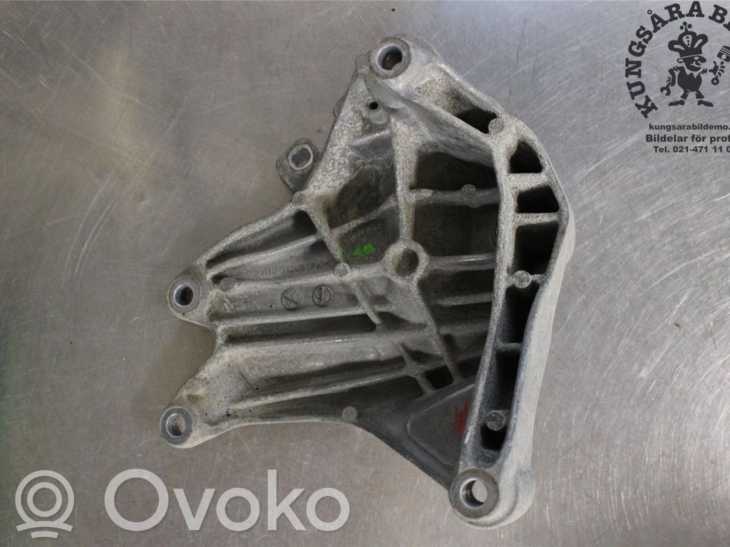 Audi Q7 4M Engine mounting bracket 