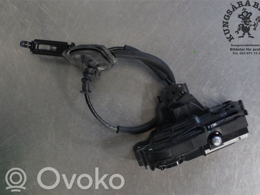 Ford Focus Priekšpusē slēdzene 