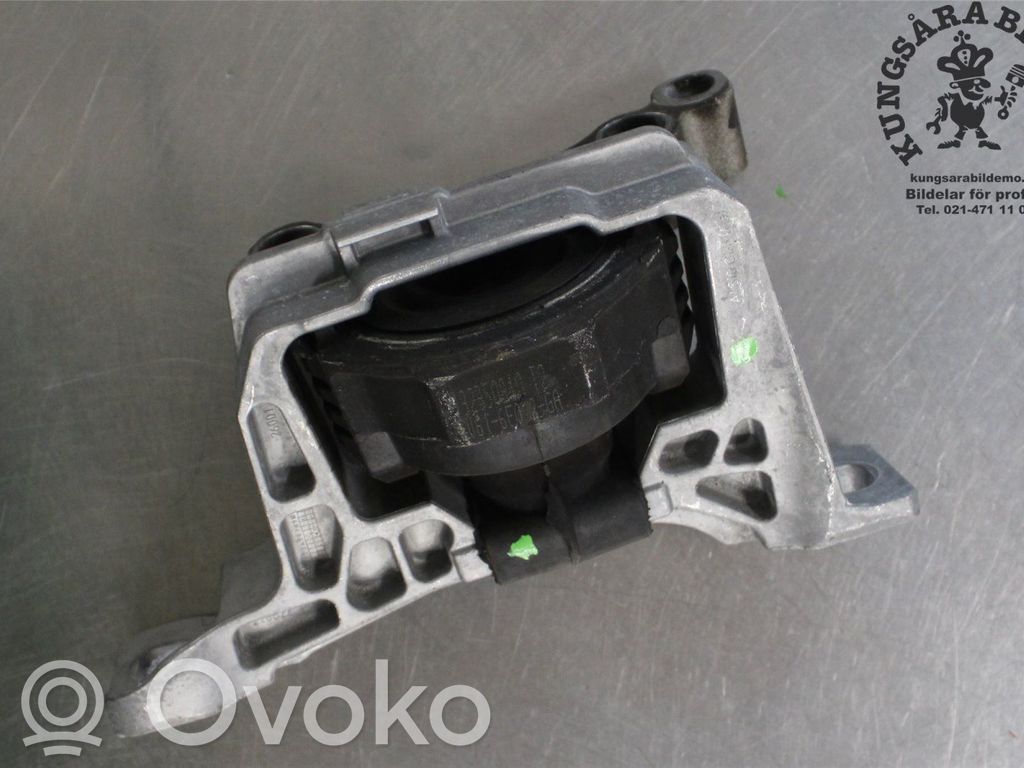 Ford Kuga II Engine mounting bracket 