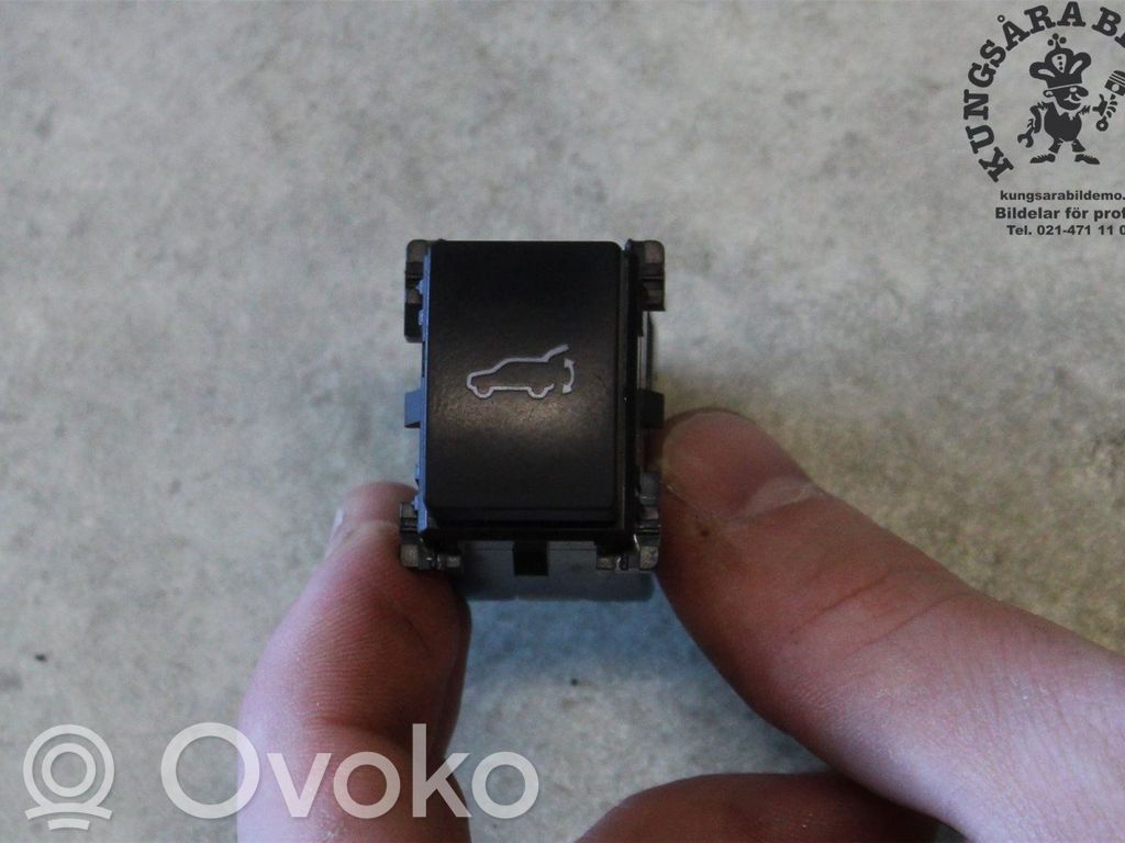 Subaru Outback (BS) Tailgate/boot open switch button 