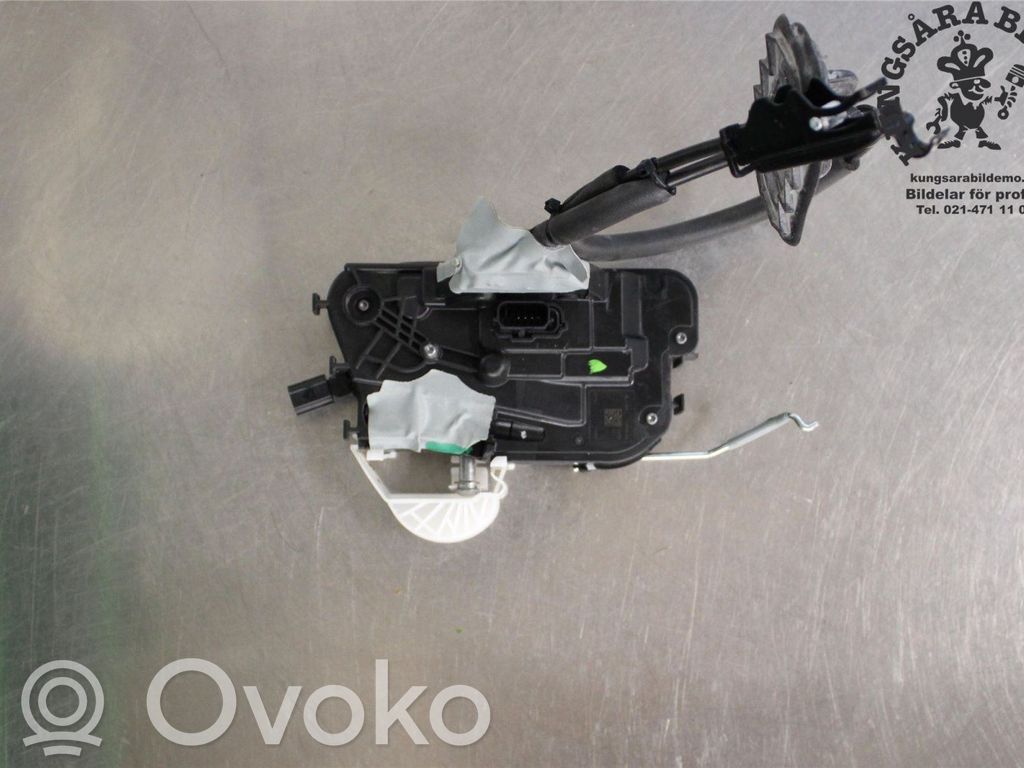 Ford Focus Priekšpusē slēdzene 