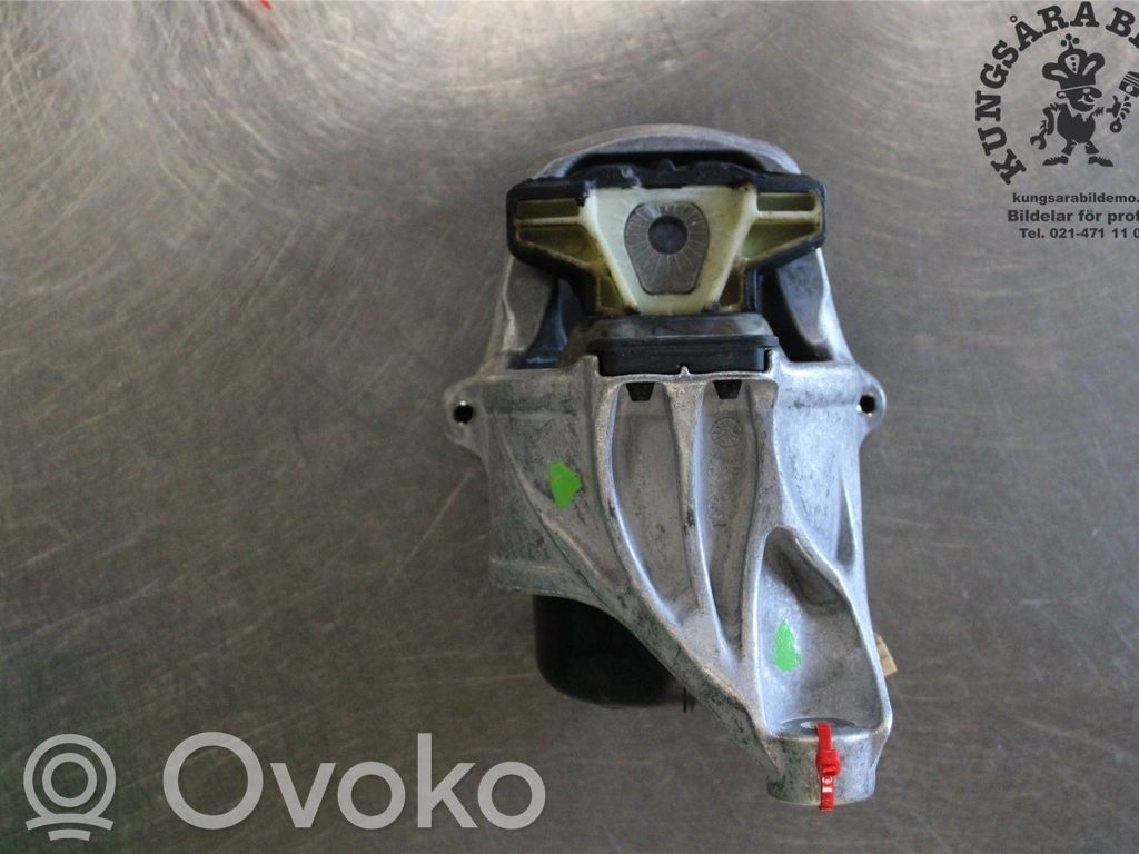 Audi A5 Engine mounting bracket 