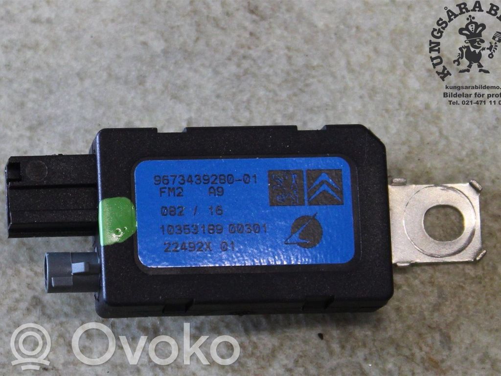 Peugeot 208 I Aerial antenna amplifier 