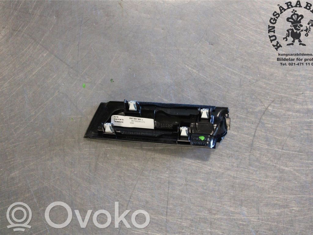 Audi A4 S4 B9 8W Kojelaudan hansikaslokeron lista 