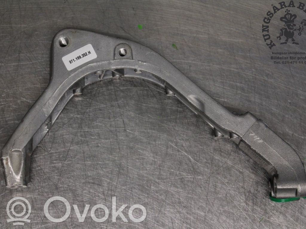 Porsche Panamera (970) Engine mounting bracket 