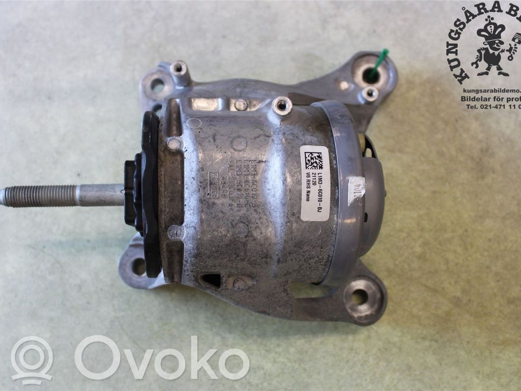 Ford Explorer Engine mounting bracket 