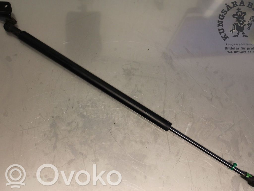Mazda CX-3 Tailgate strut 