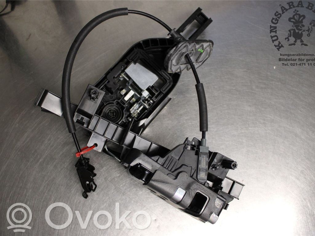 Ford Focus Priekšpusē slēdzene 