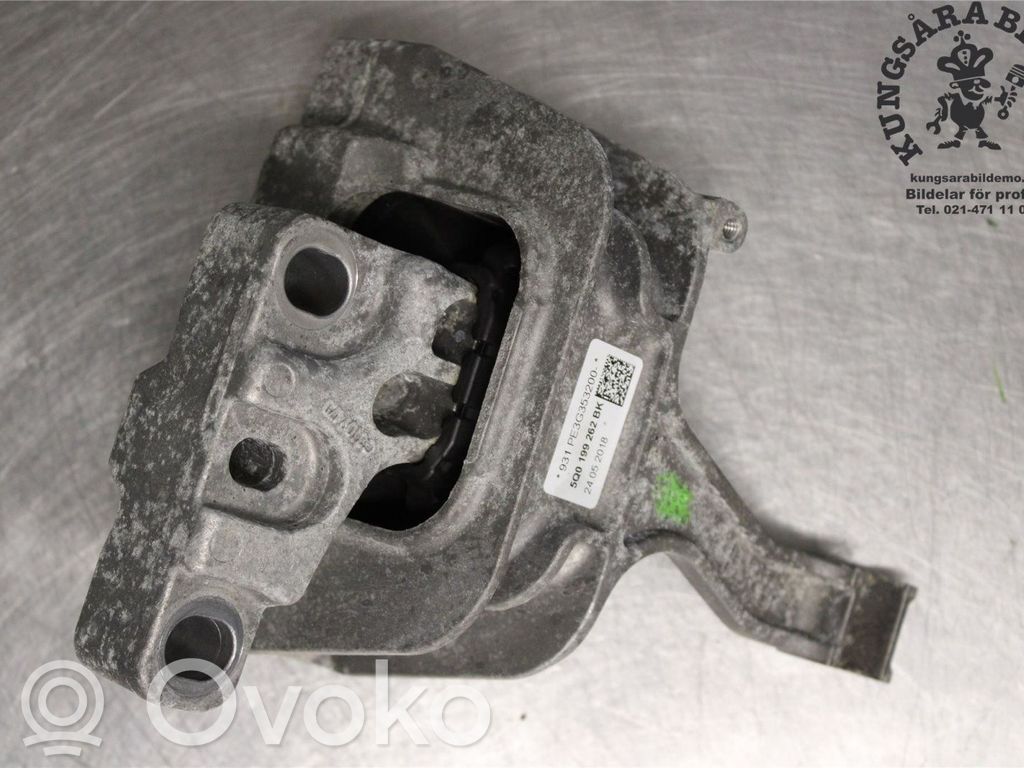 Volkswagen Golf VII Engine mounting bracket 