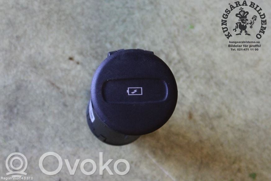 Volvo XC40 USB socket connector 