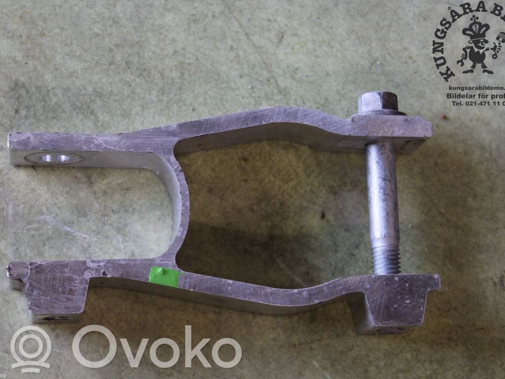 Volvo XC40 Engine mounting bracket 