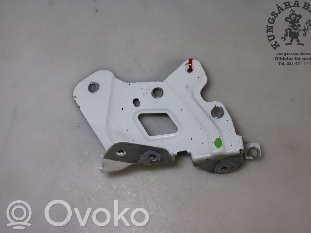 Opel Combo D Lokasuojan kannake 