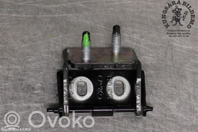 Ford Focus Tailgate/trunk/boot hinge 