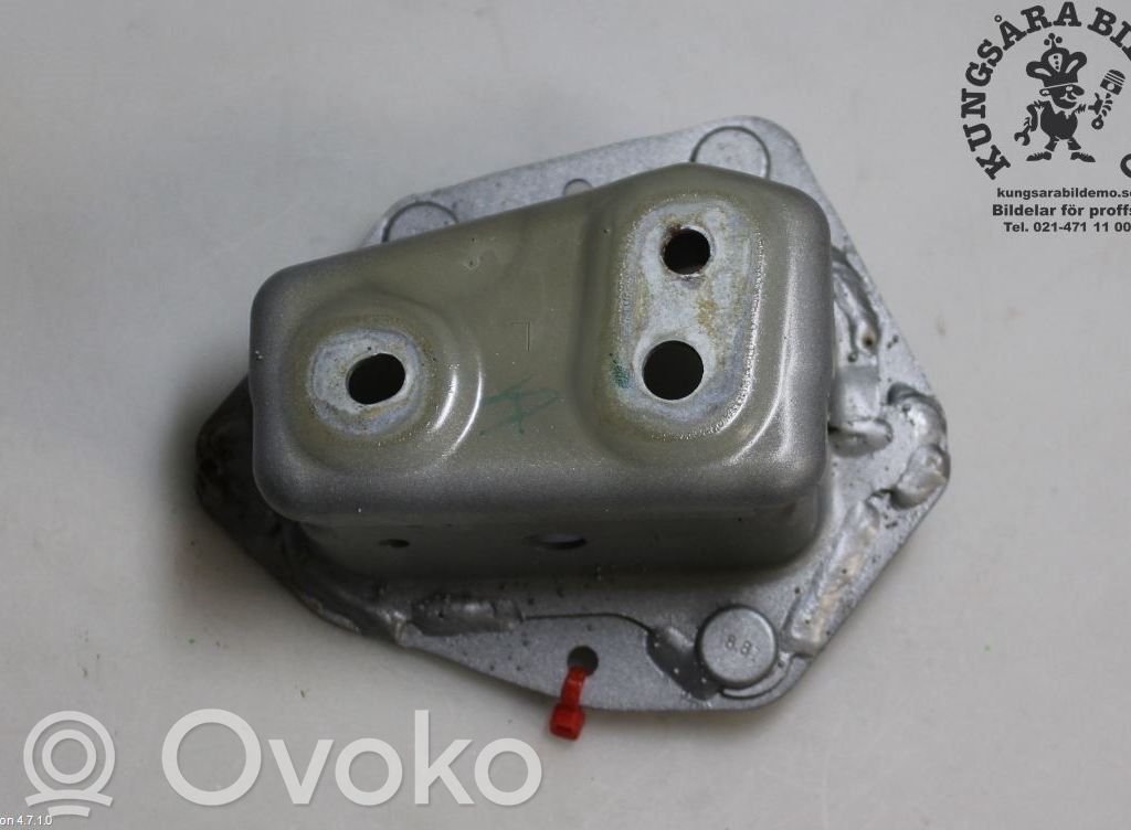 Nissan Note (E12) Priekšpusē bampera amortizators 