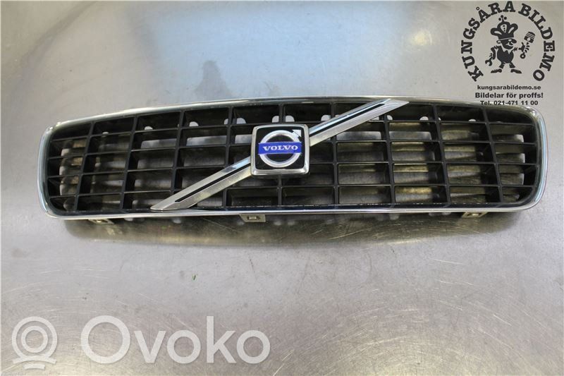 Volvo S60 Front bumper upper radiator grill 