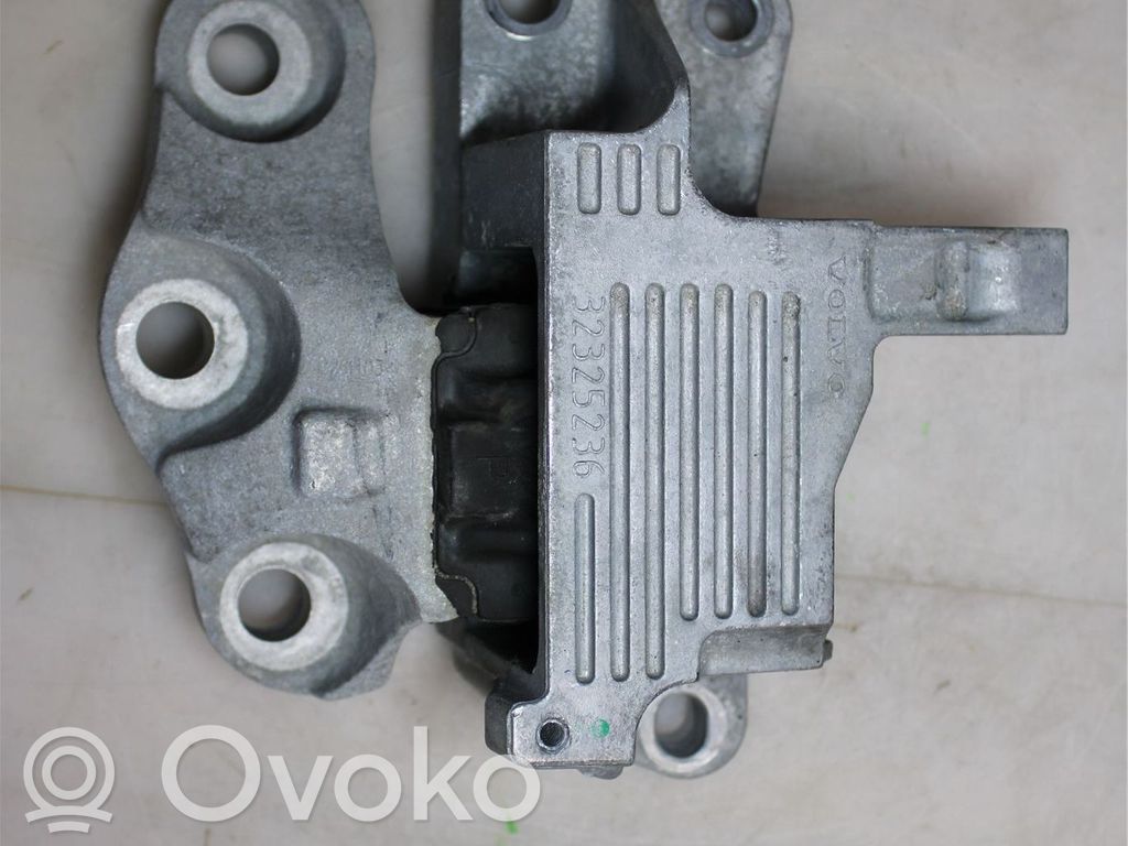 Volvo XC40 Engine mounting bracket 