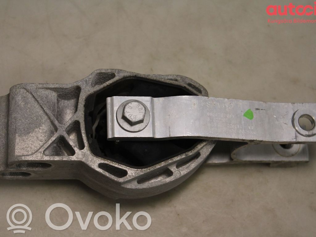 Volvo XC40 Engine mounting bracket 