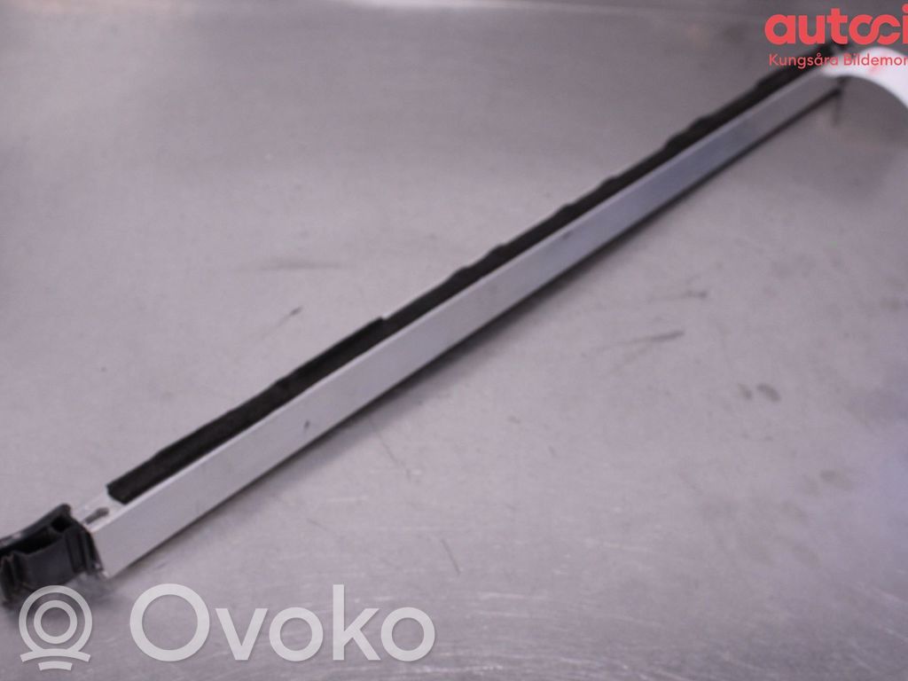 Volvo V60 Mocowanie sprężyny amortyzatora 
