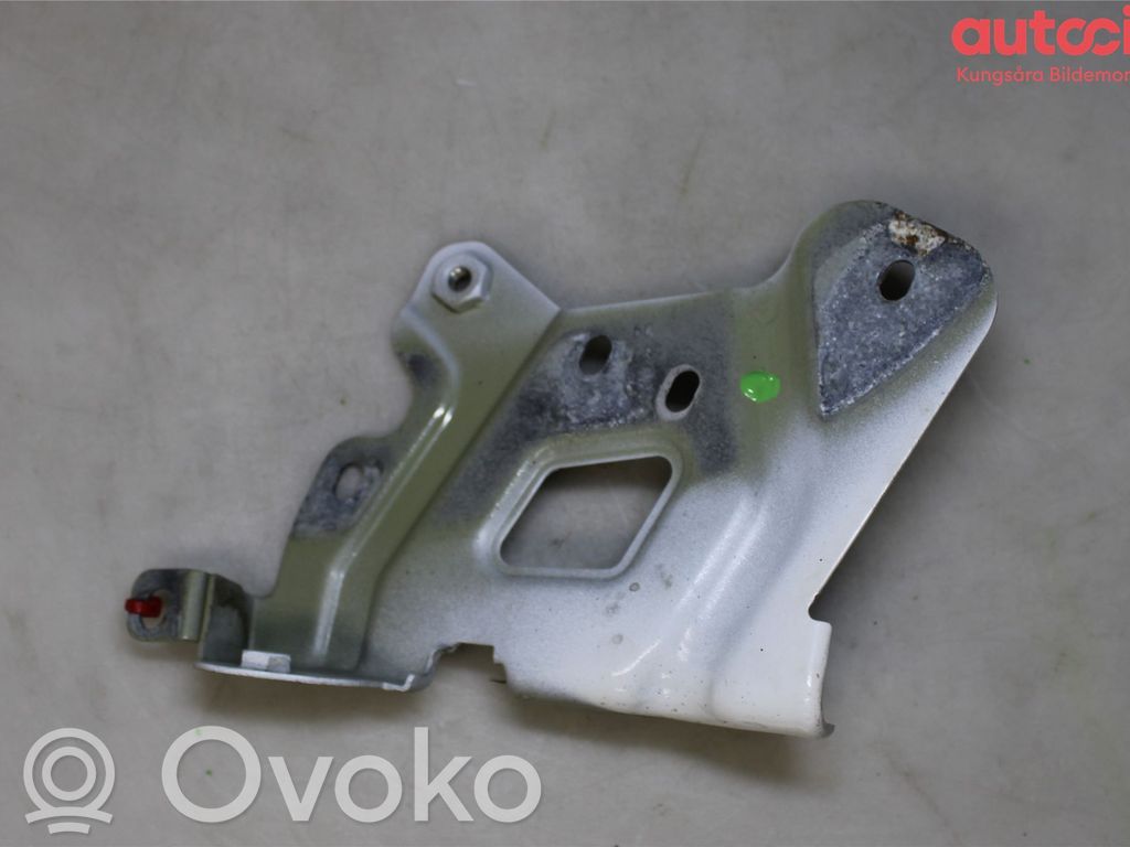 Opel Combo D Lokasuojan kannake 