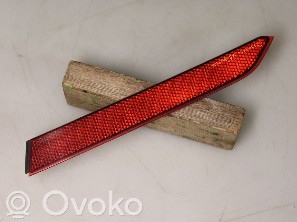 Volkswagen PASSAT B8 Reflector spate 