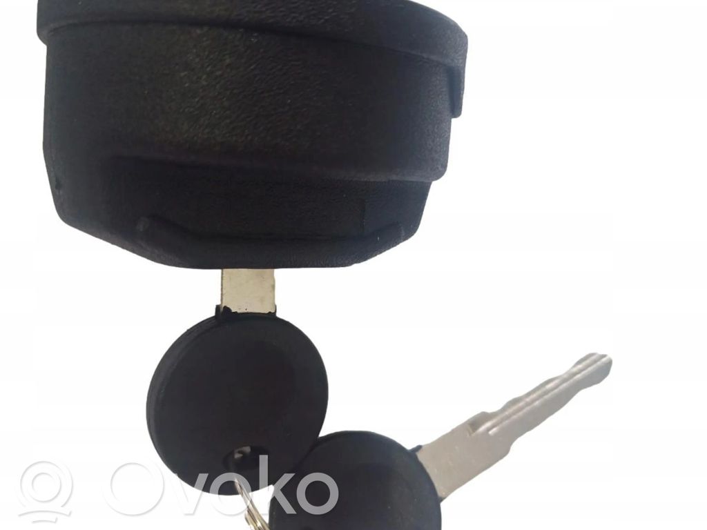 Audi Cabriolet B3 8G Degalų bako užsukamas dangtelis 