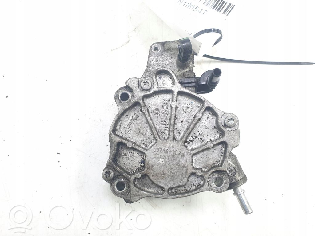 Ford Mondeo MK IV Vacuum pump 