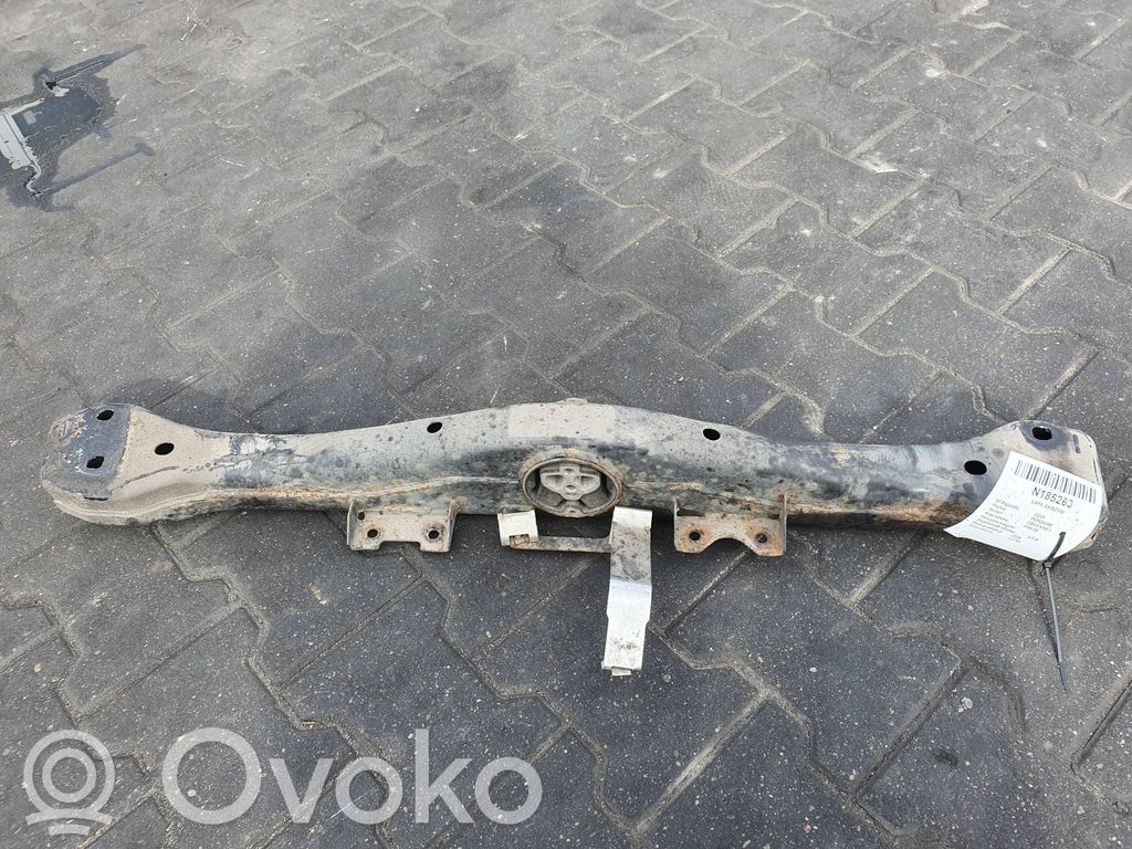 Engine mounting bracket