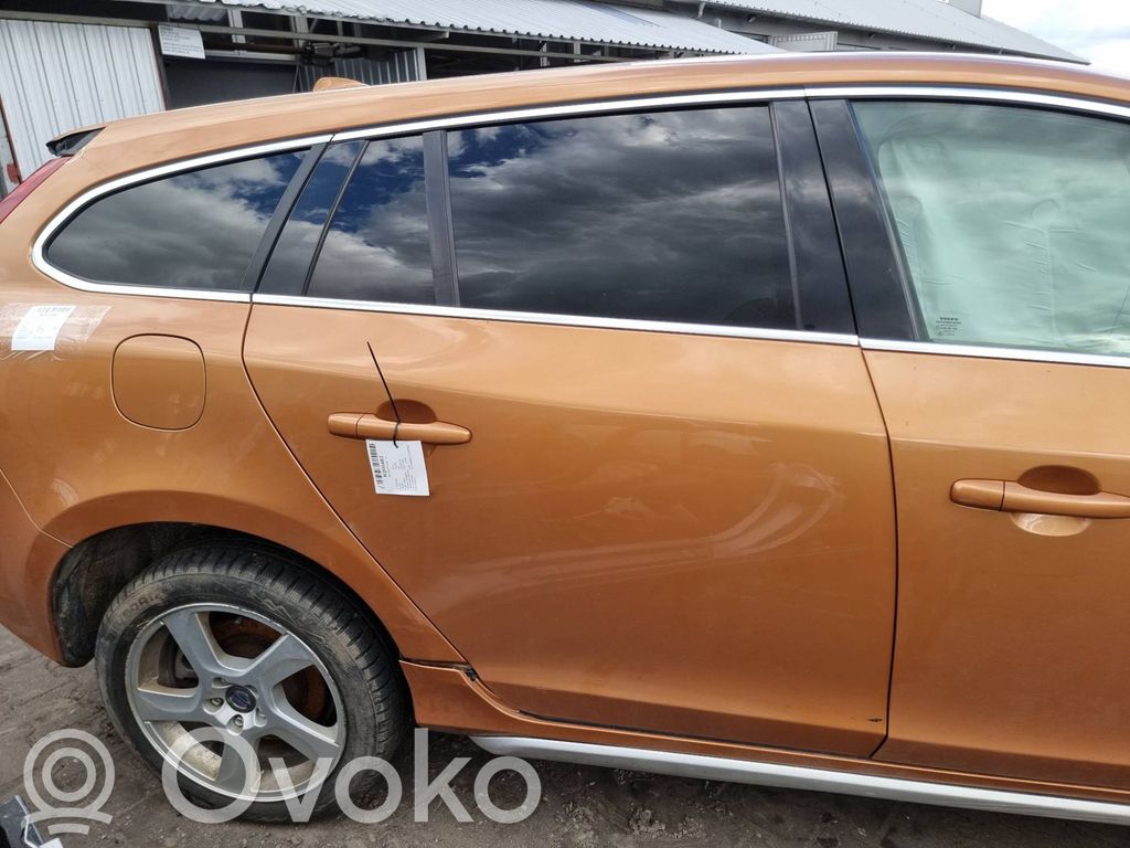 Volvo V60 Takaovi 