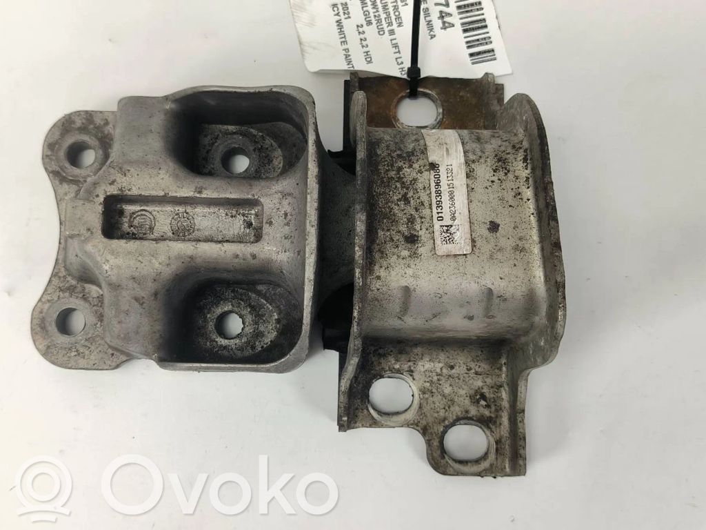 Engine mounting bracket   01393896080