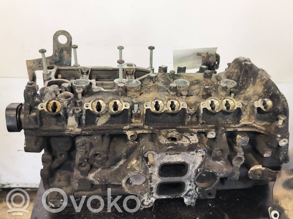 Volkswagen PASSAT B8 Engine head 