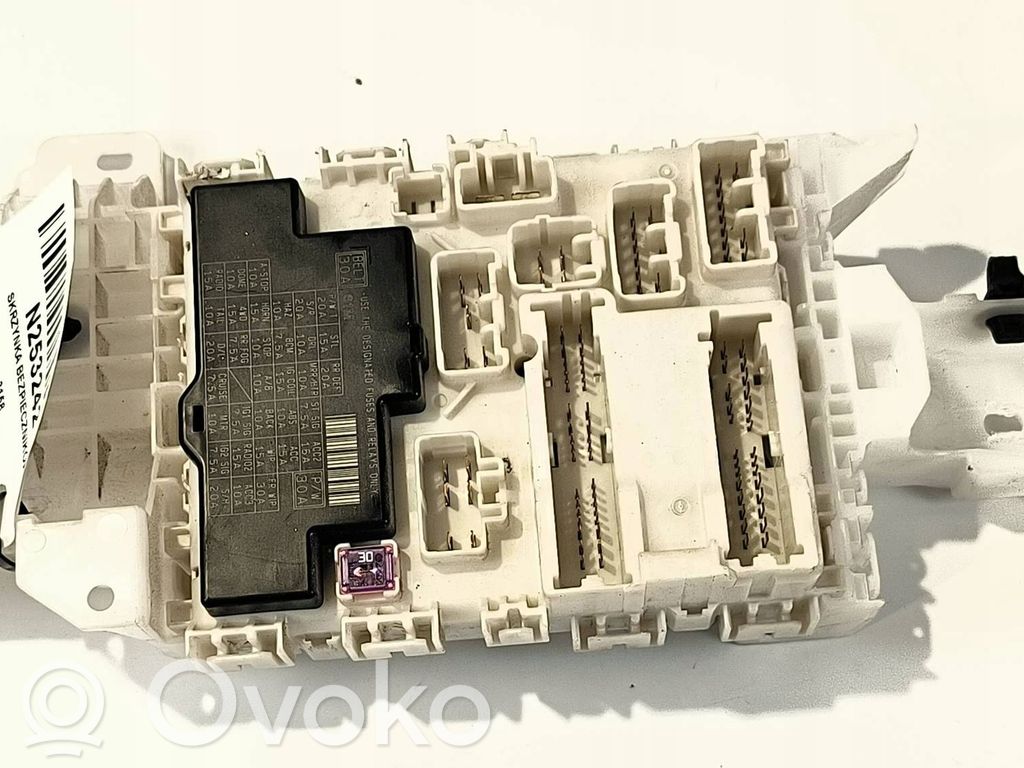 Suzuki Vitara (ET/TA) Relay mounting block 