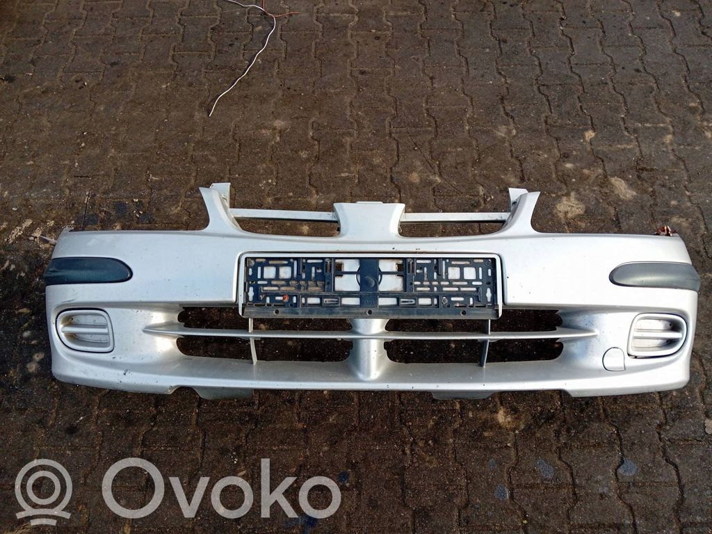 Nissan Almera N16 Parachoques delantero 