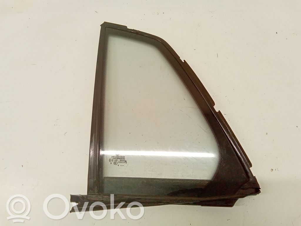 Ventanilla de ventilación de la puerta trasera   43R00367