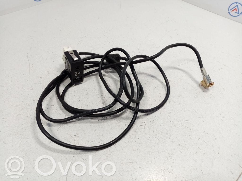 BMW 7 F01 F02 F03 F04 AUX savienotājs 