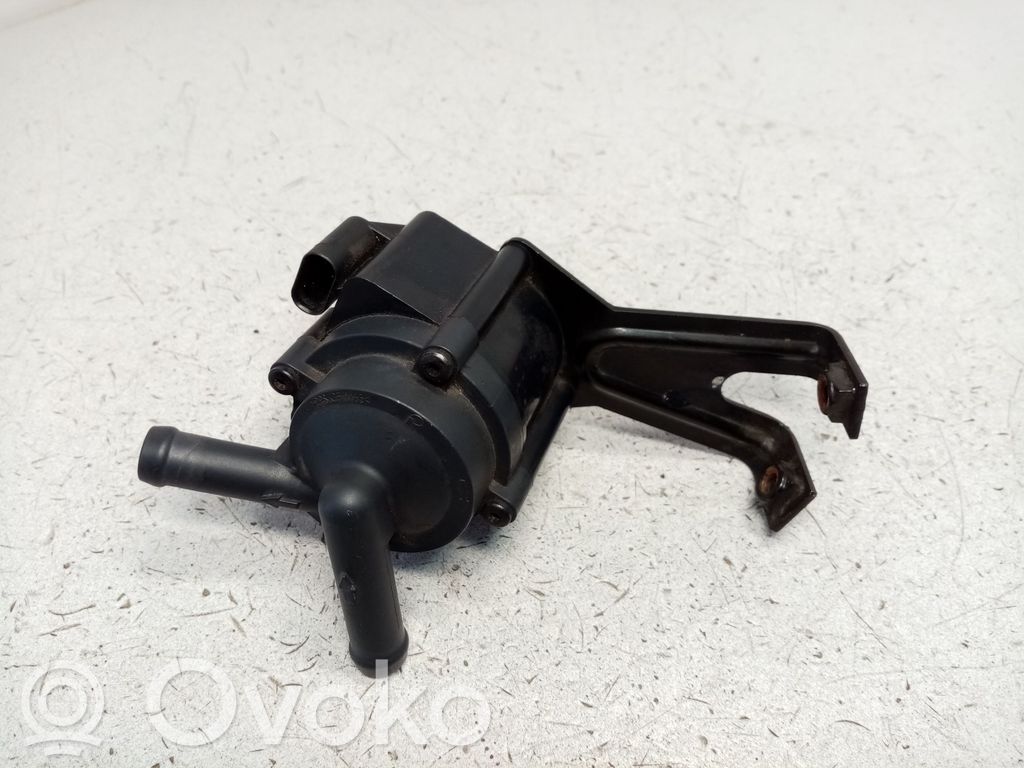 BMW 5 F10 F11 Pompe de circulation d'eau 