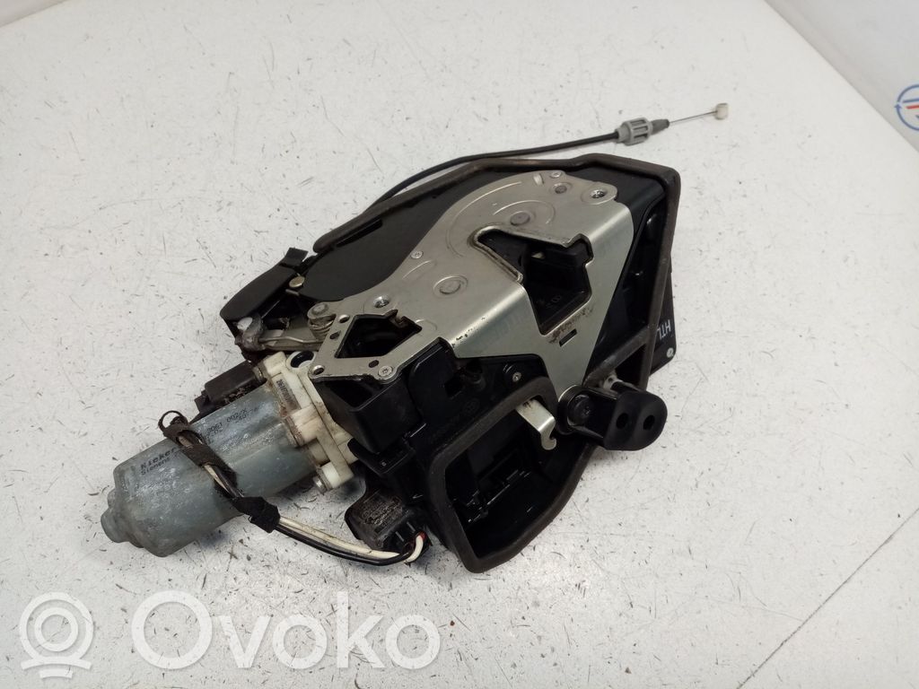 BMW 7 E65 E66 Galinių durų spyna 