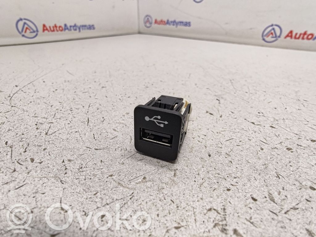 BMW 3 G20 G21 Enchufe conector USB 