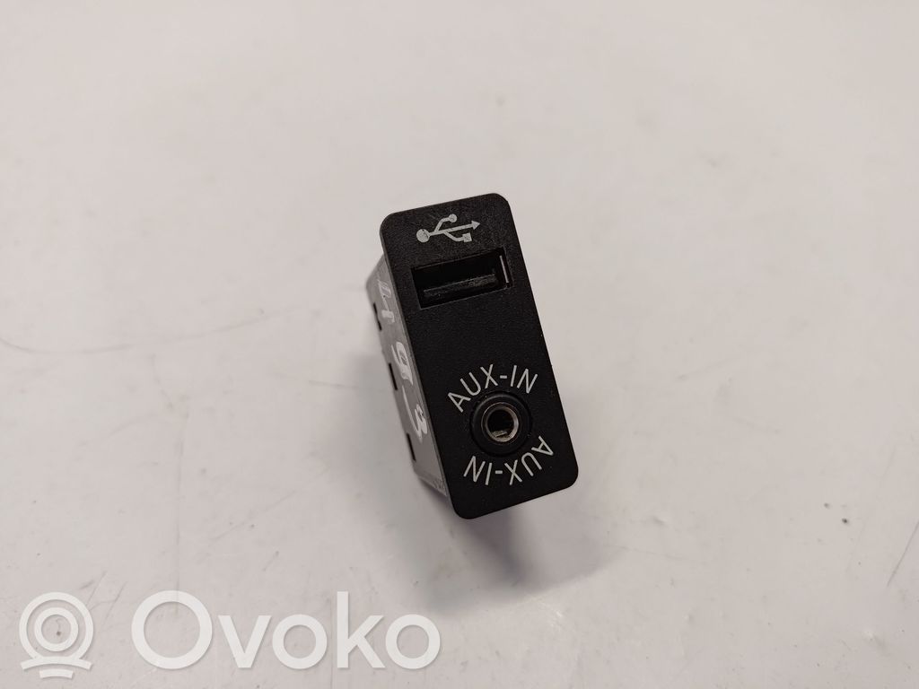 Разъем AUX   84109237653,61319129651,51169138500