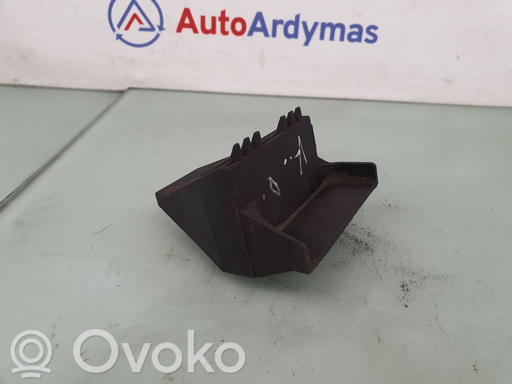 Radiator mount bracket   17111737706