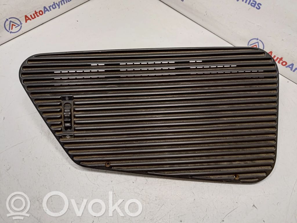 BMW 5 E34 Kojelaudan tuuletussuuttimen suojalista 