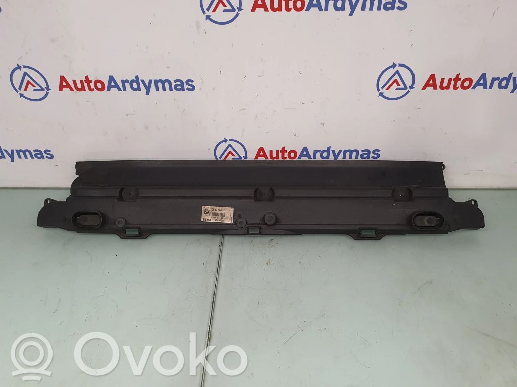 BMW 5 E60 E61 Radiatoru dekoratīvā apdare 
