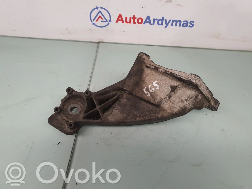 BMW X5 E70 Engine mounting bracket 