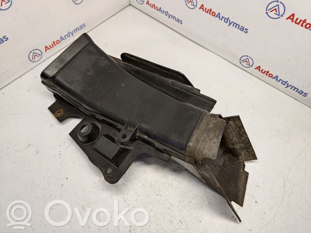 BMW 3 E46 Jarrujen jäähdytysilmakanava 