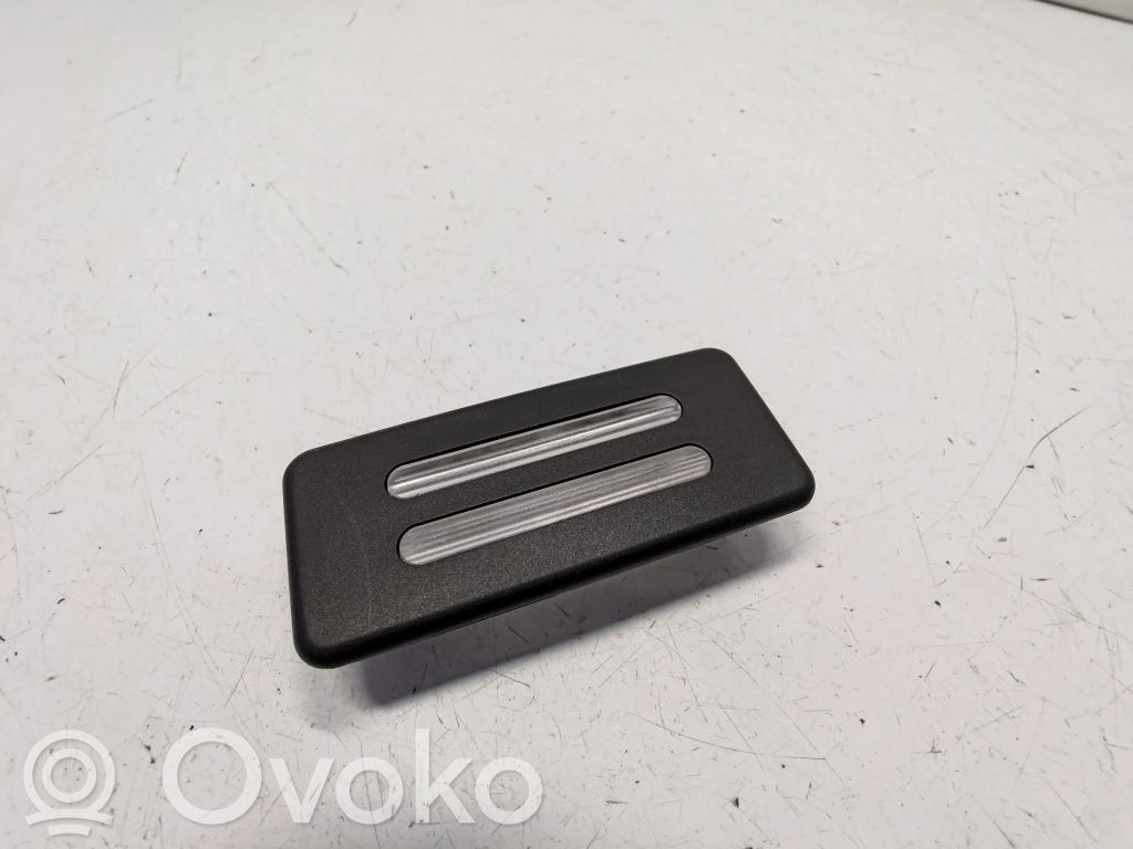 Front seat light   6962013,63316962013,63316920189
