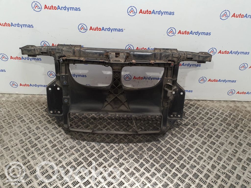 BMW 1 E81 E87 Radiatorių panelė 