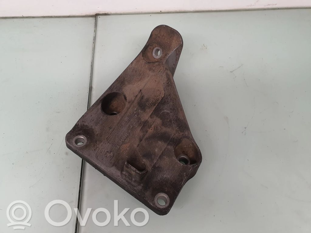 BMW 5 E60 E61 Engine mounting bracket 