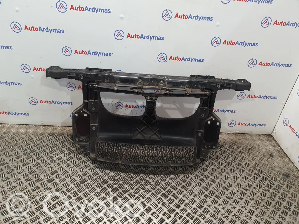 BMW 1 E81 E87 Radiatorių panelė 
