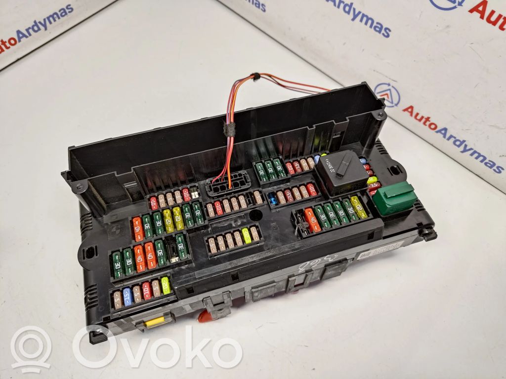 BMW 5 F10 F11 Ramka / Moduł bezpieczników 