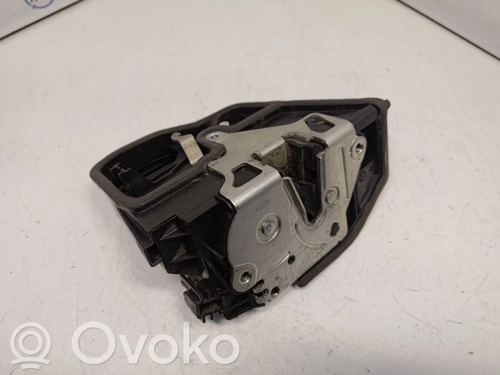 BMW X3 E83 Zamek drzwi przednich 