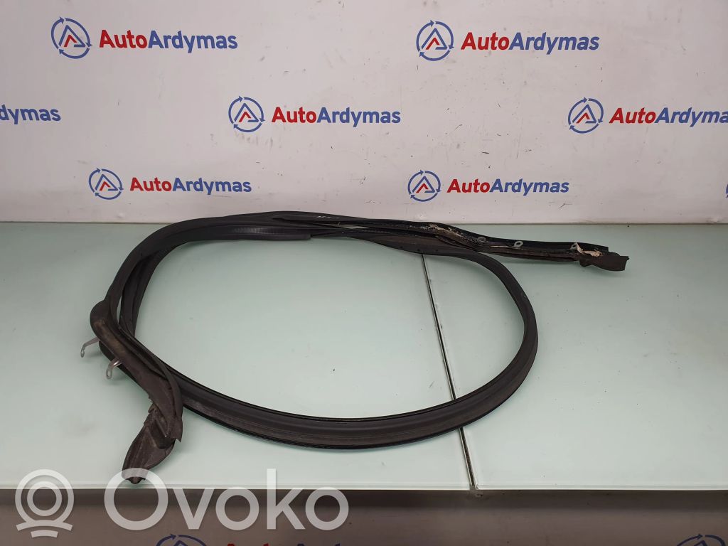 BMW 3 E92 E93 Gumowa uszczelka bagażnika tylnego / Na karoserii 